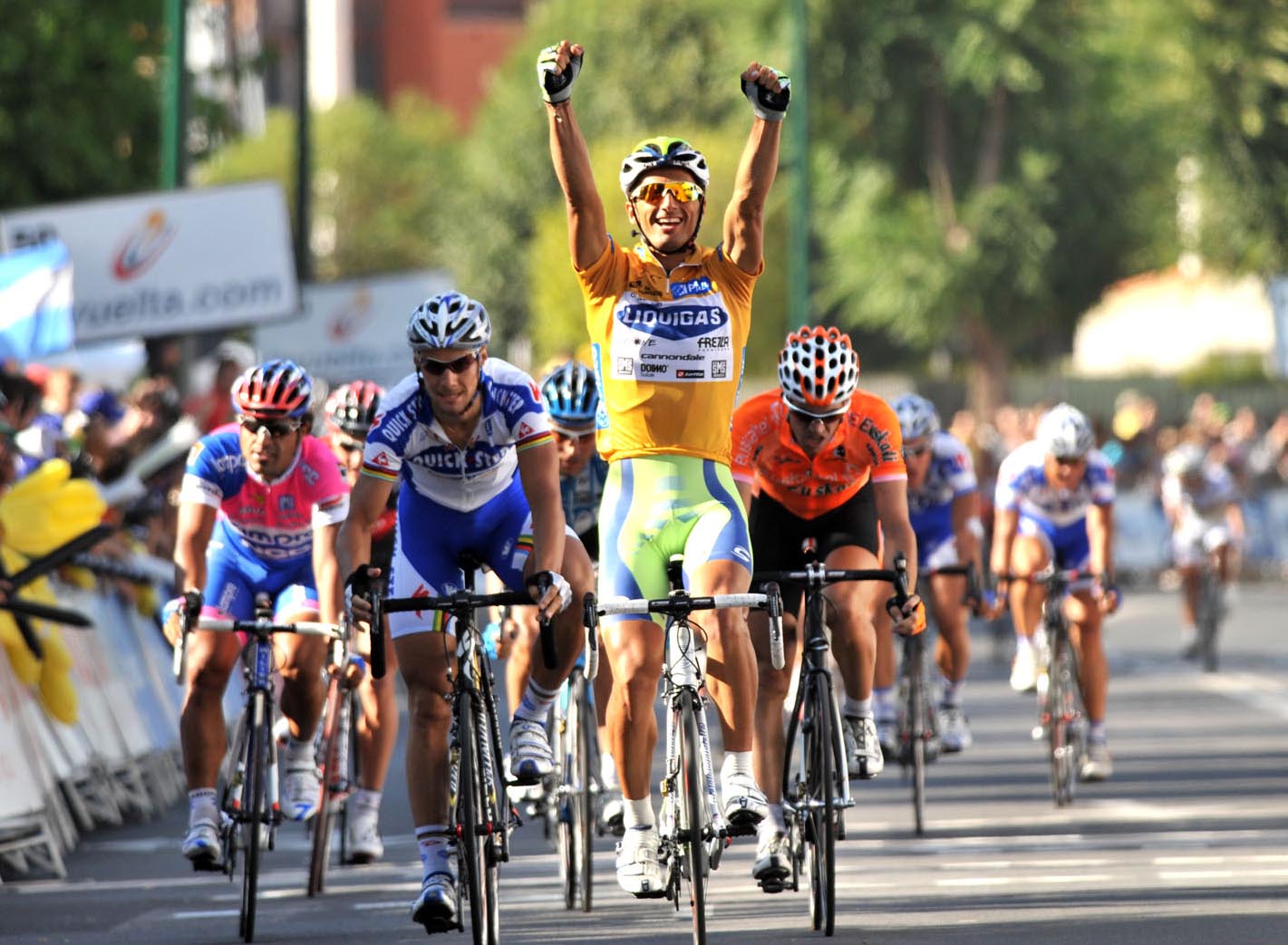 Daniele Bennati wins stage four