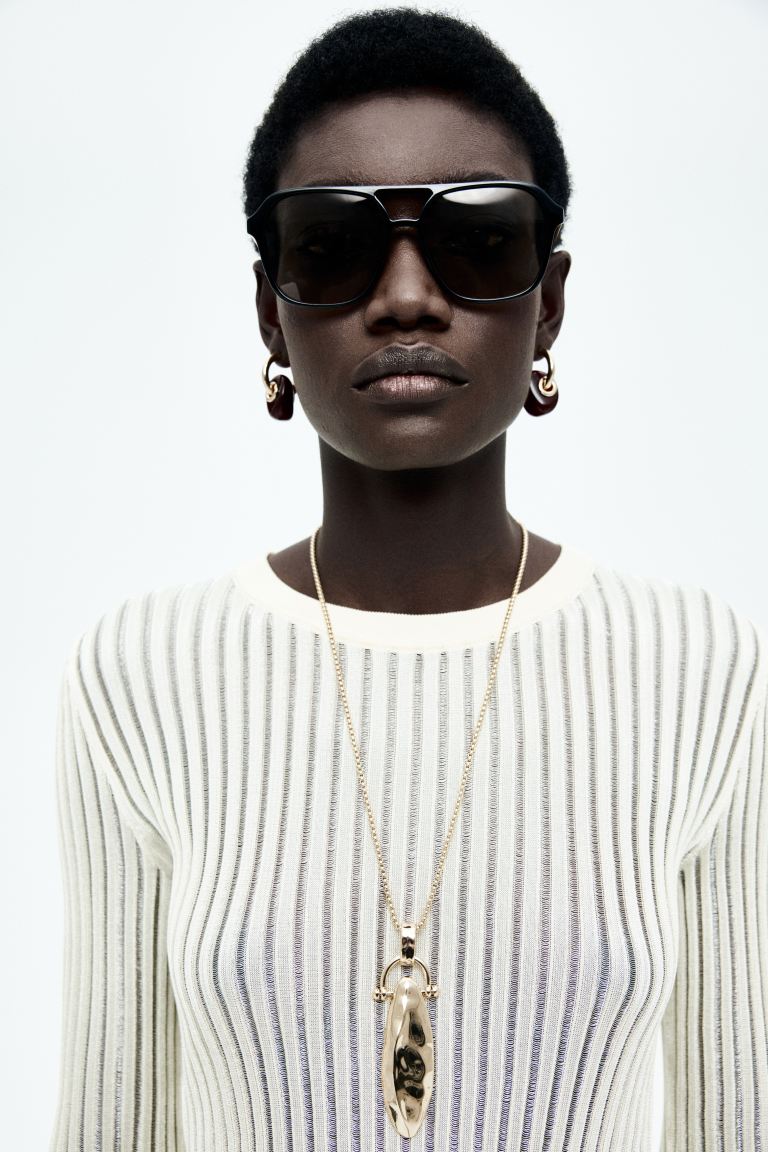 Long pendant necklace