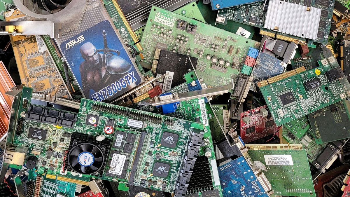 Safer, faster, and cheaper way to extract gold at 99% purity from electronic waste detailed — new method for recovering gold from PCBs uses a sanitizing reagent and a novel polymer
