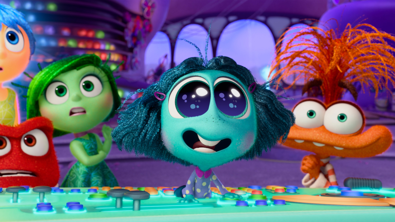 Envy se lanza hacia la consola con emoción en Inside Out 2.