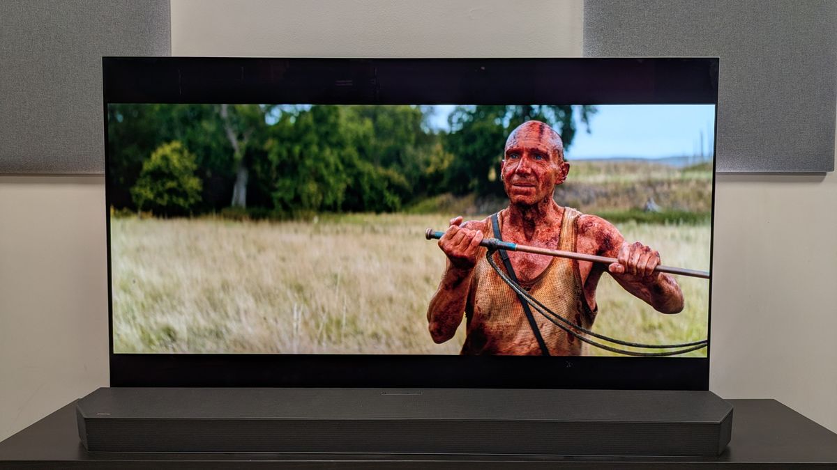 28 Years Later: The Bone Temple 4K Blu-ray on LG G5 showing Dr Kelson with blow dart