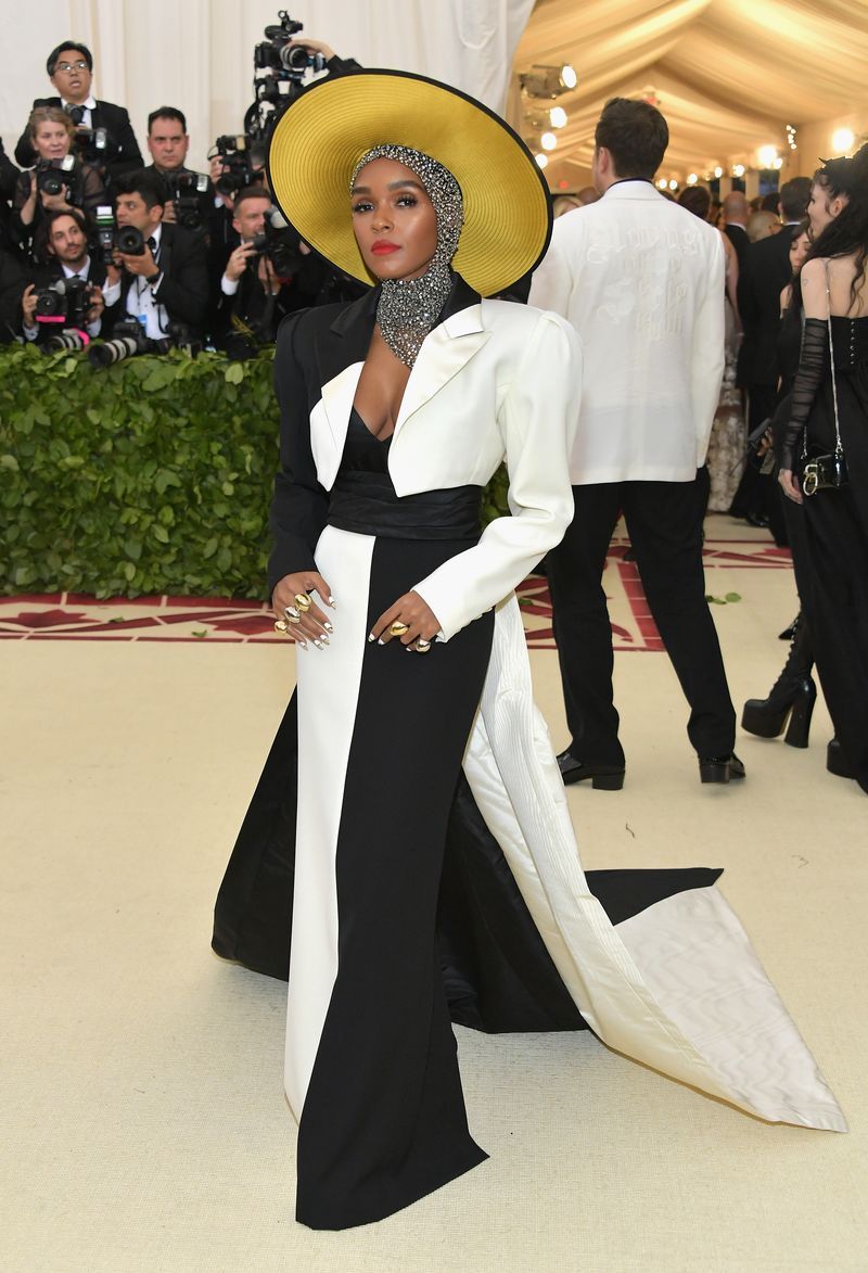 Suit, Clothing, Fashion, Formal wear, Dress, Tuxedo, Haute couture, Hat, Gown, Leg,