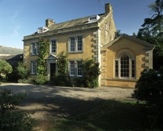 The entrance front of Beckside House