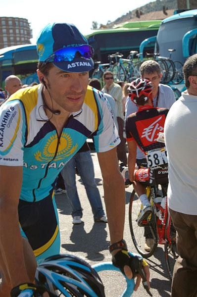 Jos&eacute; Luis Rubiera (Astana) rolls to the start
