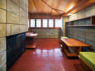 frank lloyd wright hawthorne drive house in timber and low ceiling usonian style roof