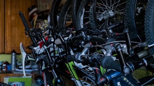 Jos&eacute; is well known for running bar ends and grip shifters until very recently