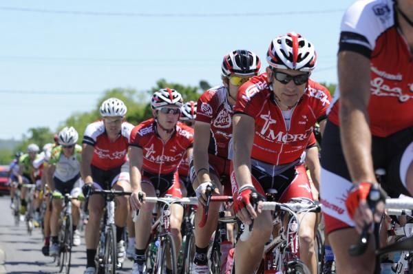 The bunch was looking solid early in the race.
