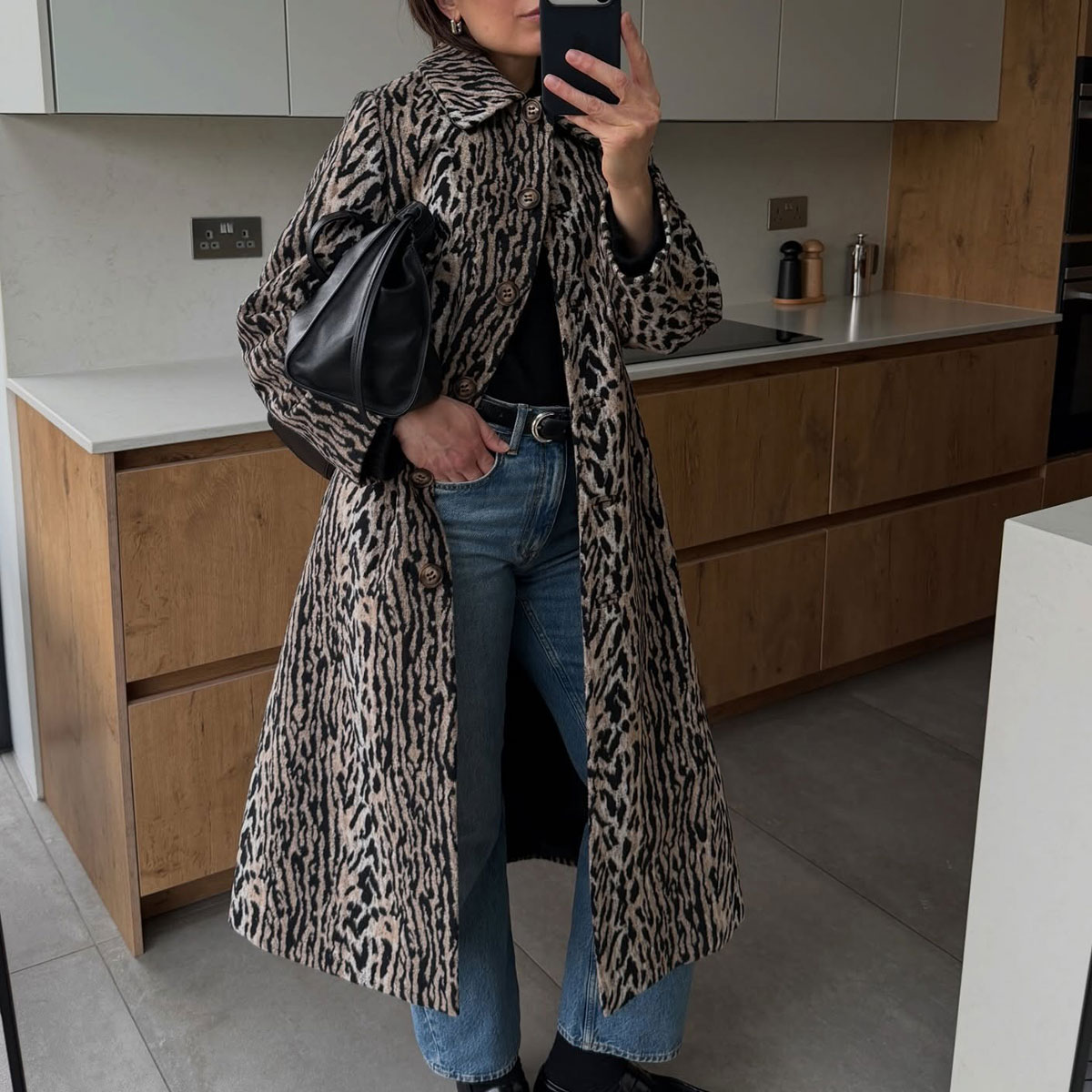 @lucyalston_ outfit selfie in leopard coat and jeans