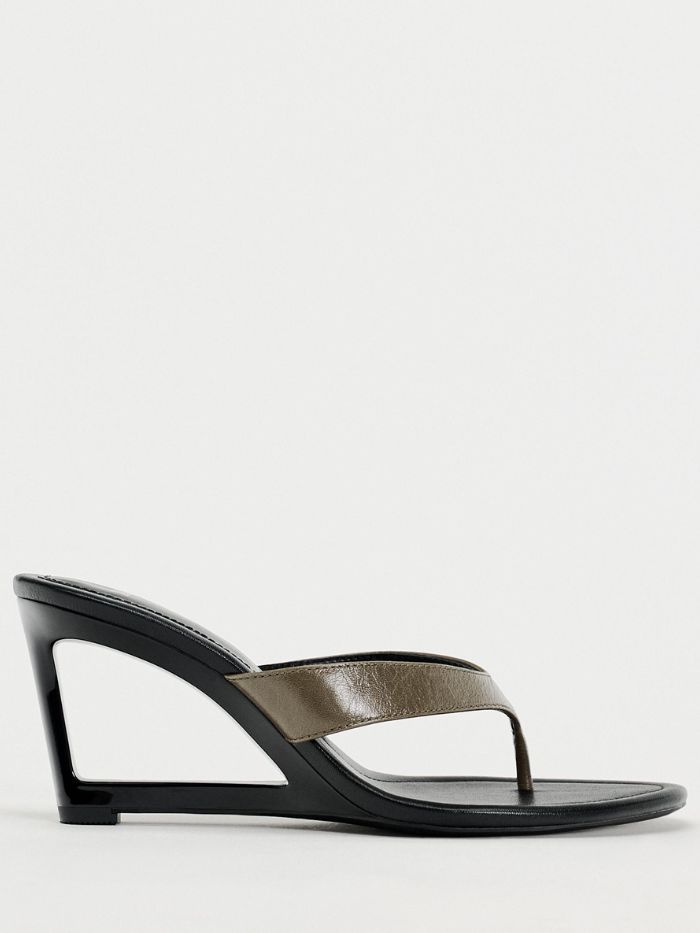 missing-image 6 اتجاهات للأحذية ذات الكعب العالي لعام 2024 من شأنها أن ترتقي بخزانة ملابسك الربيعية