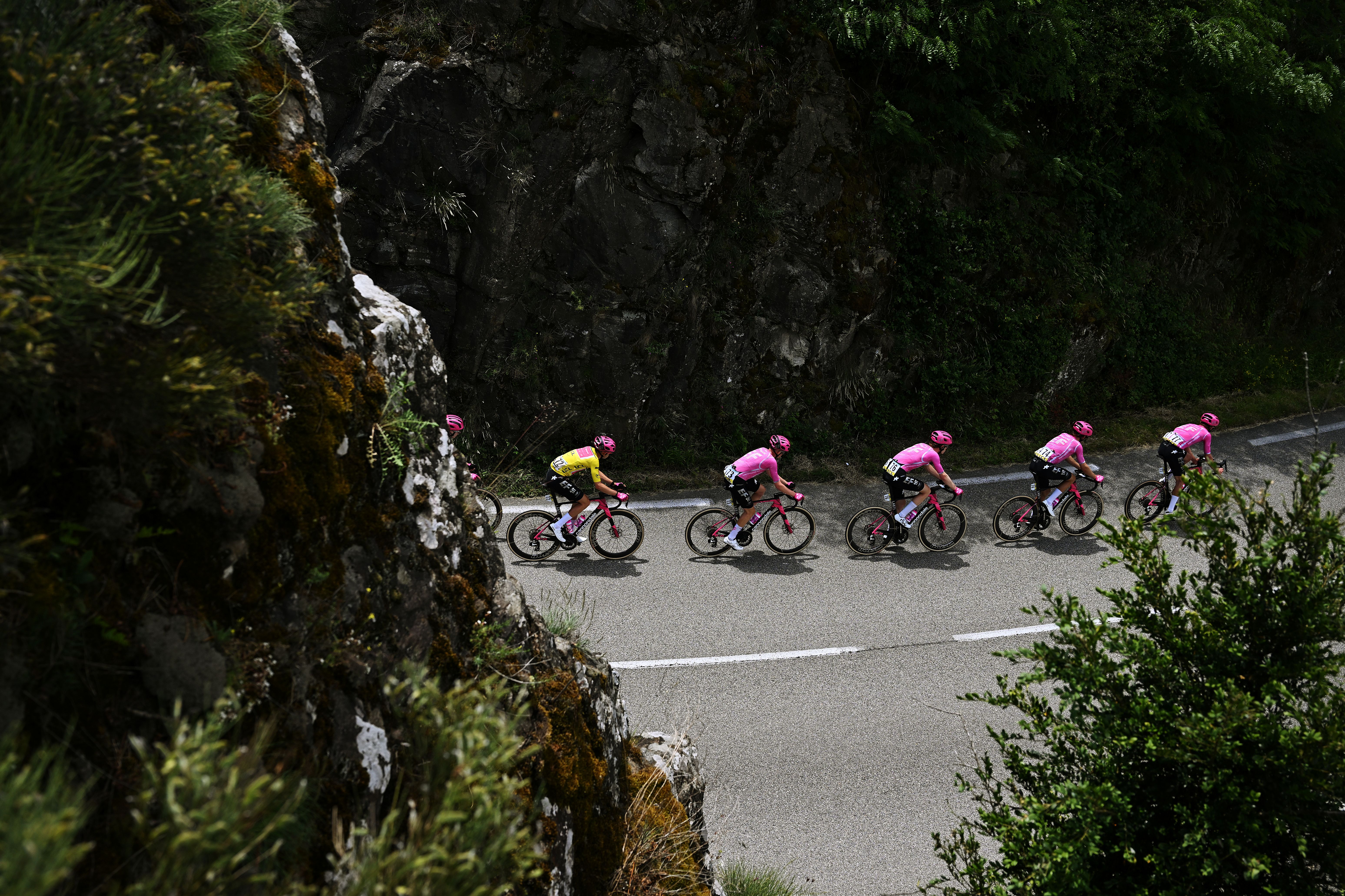 Critérium du Dauphiné - Tour Auvergne-Rhône-Alpes stage 2 LIVE - Gap to 10 man break begins to come down as halfway point is crossed