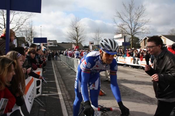 No time to talk: Boonen skips the press and heads straight for the start
