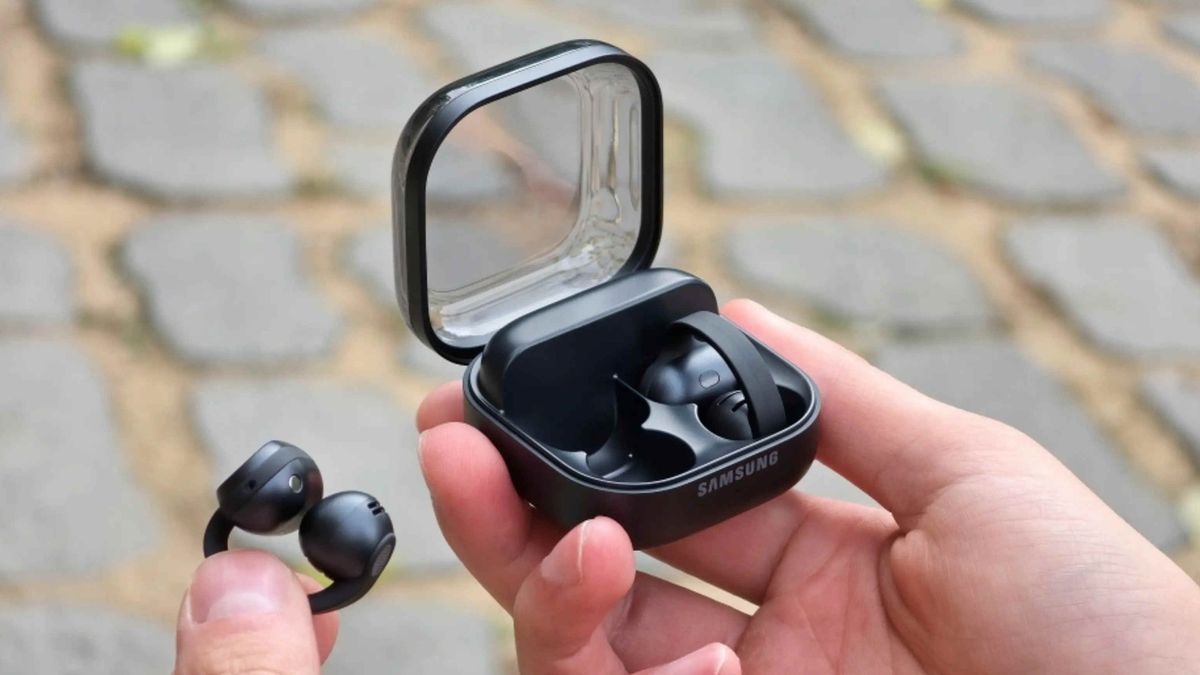 Samsung Galaxy Buds On