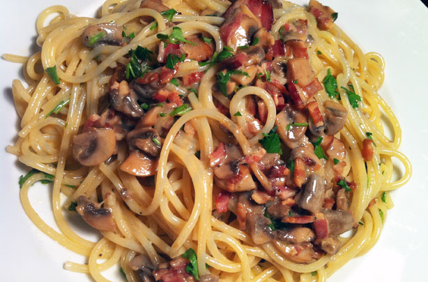 Spaghetti with bacon, mushrooms and cream sauce | Dinner Recipes | GoodTo