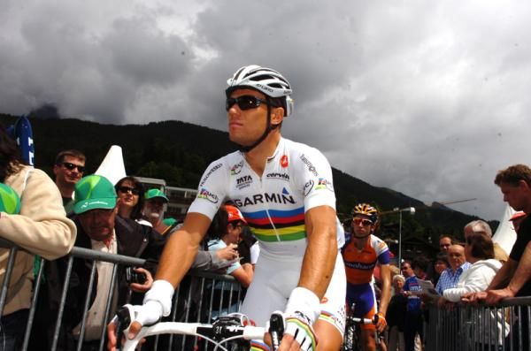 Thor Hushovd (Garmin-Cervelo) rides to the start