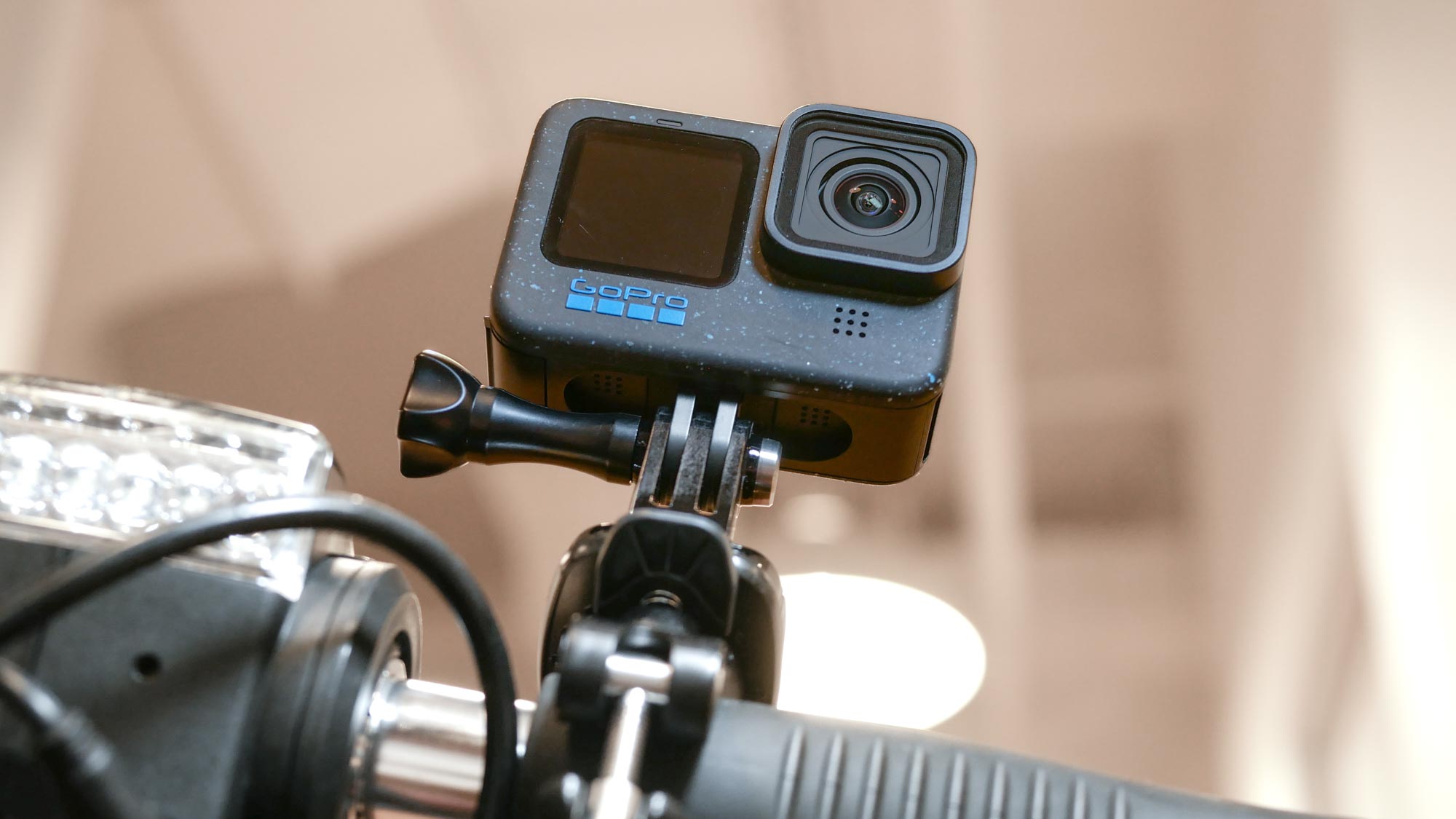 Les 5 accessoires GoPro essentiels à moto !