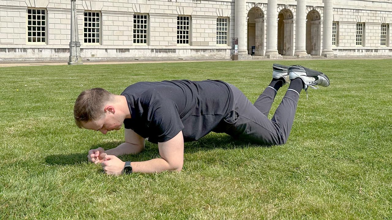 Ollie Thompson holding a kneeling plank
