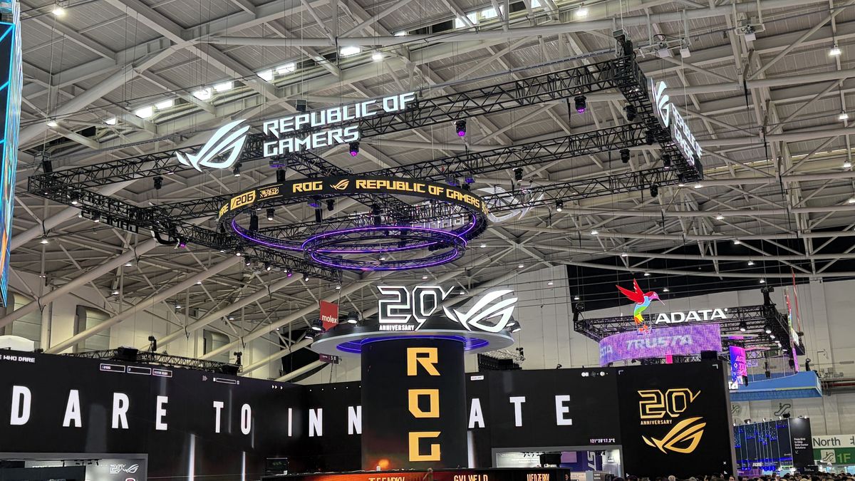 ASUS ROG berusia 20 tahun di Computex, dan saya belum pernah melihat sambutan sebesar ini — periferal berlapis emas, perangkat edisi khusus, dan ribuan orang meneriakkan namanya