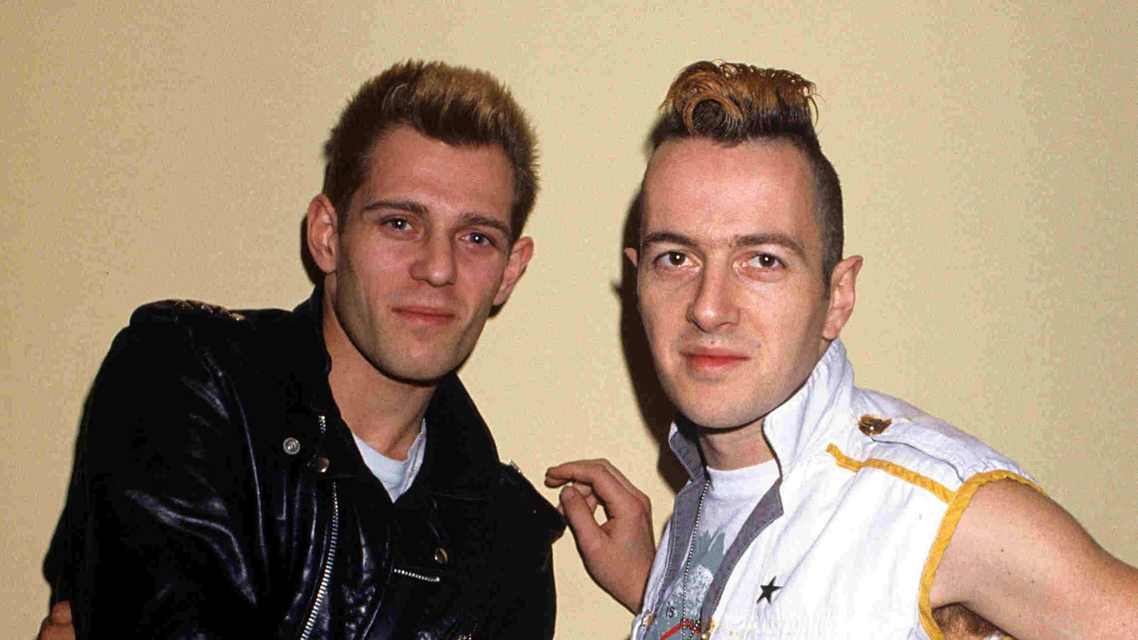 The Clash&amp;rsquo;s Paul Simonon and Joe Strummer posing for a photograph in 1985