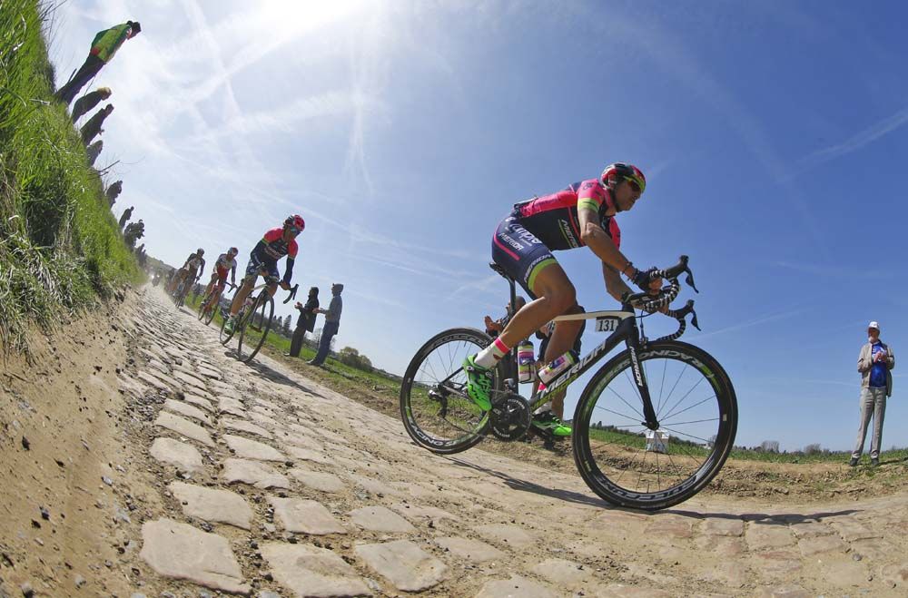 Filippo Pozzato (Lampre-Merida) punctured and was unable to regain contact with the leaders
