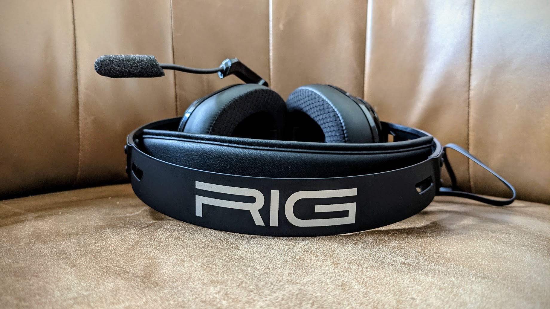RIG 500 PRO HX Gen 2 menawarkan headband baja yang bagus