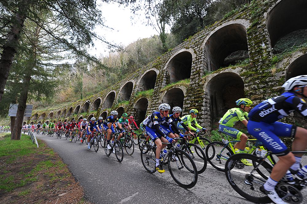 The peloton in action during stage 1 at the Volta a Catalunya