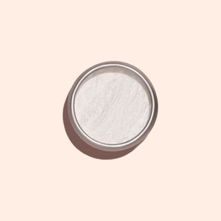t3SEqNmFPh3n2qfZe6pGLK-320-80 Hailey Bieber's Funny Bunny Milky French Manicure