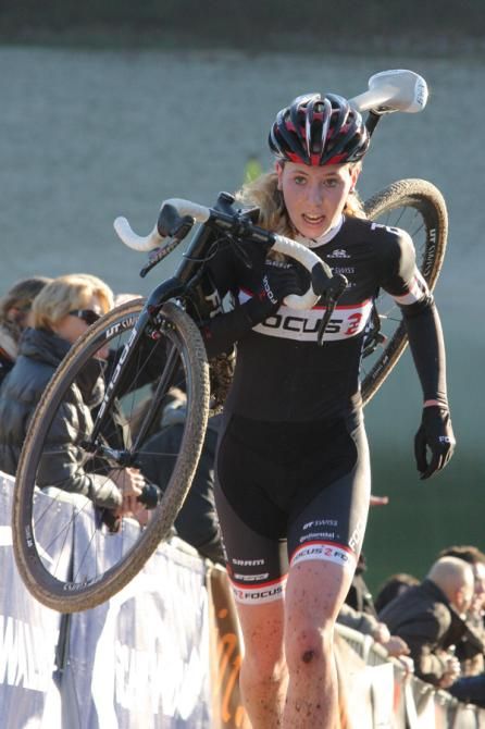 Annefleur Kalvenhaar runs with her bike