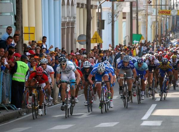 Kevin Lacombe (Spidertech p/b Planet Energy), 2nd left, powers to the finish line en route to a stage victory.
