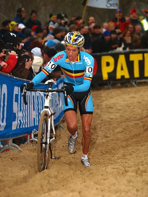 Tom Meeusen en route to a fourth place finish at the cyclo-cross world championships.