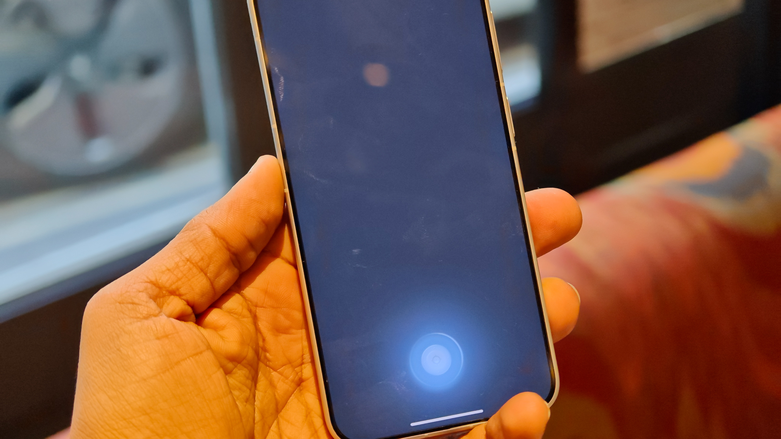 Hands on with the Honor Robot Phone with a 4DoF motorized retractable gimbal