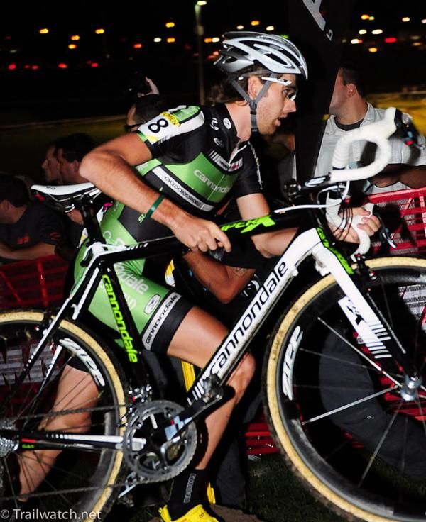 Jamey Driscoll (Cannondale p/b Cyclocrossworld) playing a bit of catch-up early in the race.