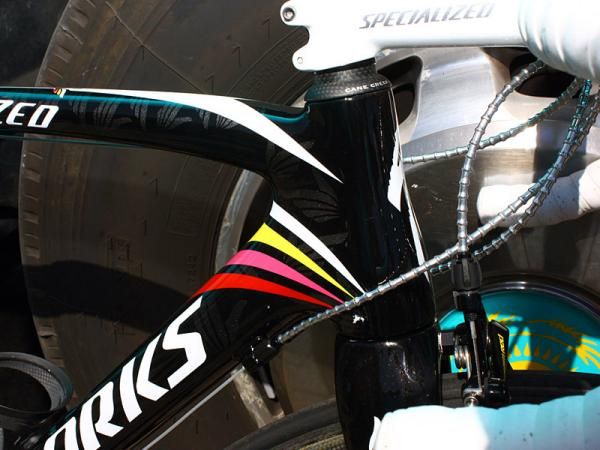 The Specialized S-Works Tarmac SL3 uses a giant 1 1/8"-to-1 1/2" tapered head tube.