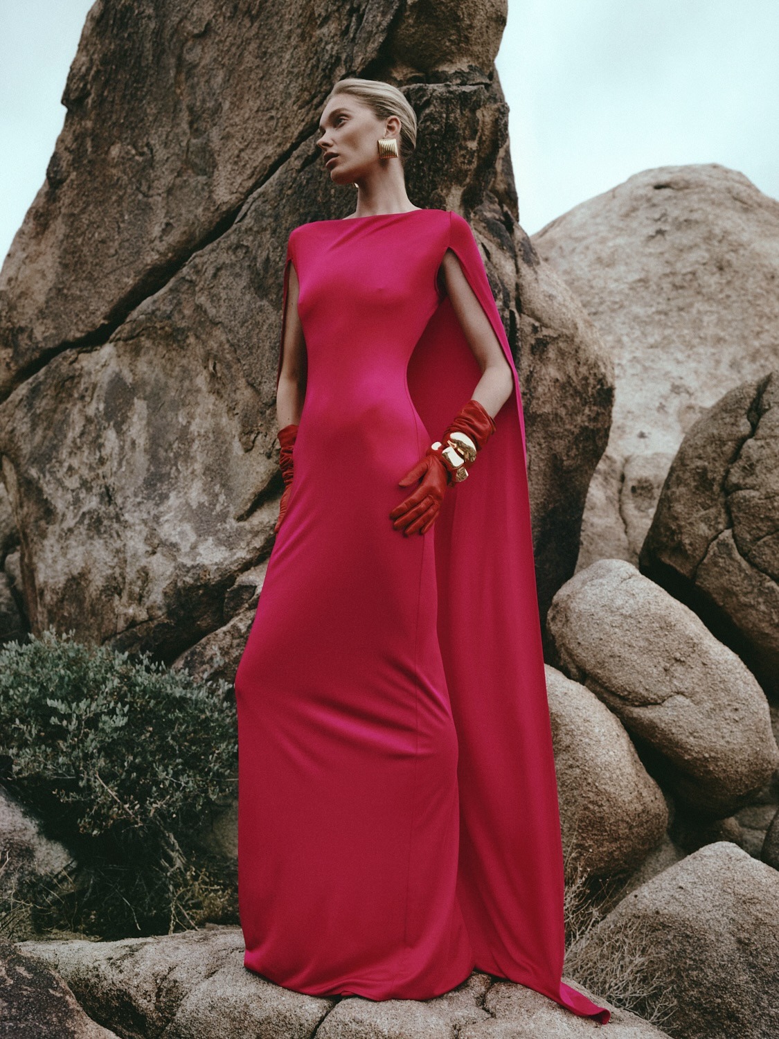 elsa hosk wearing cool gloves