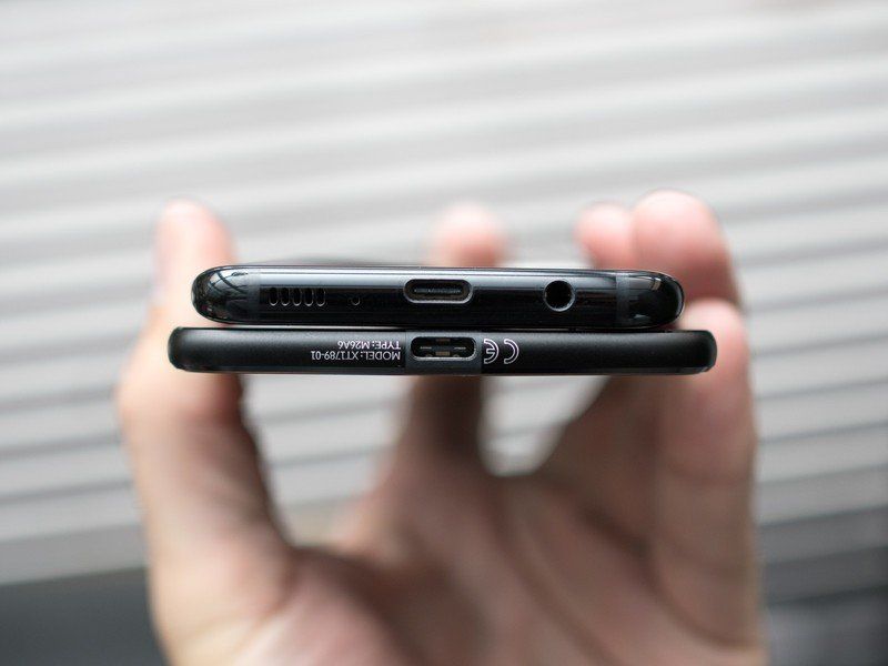 Moto Z2 Force vs. Galaxy S8