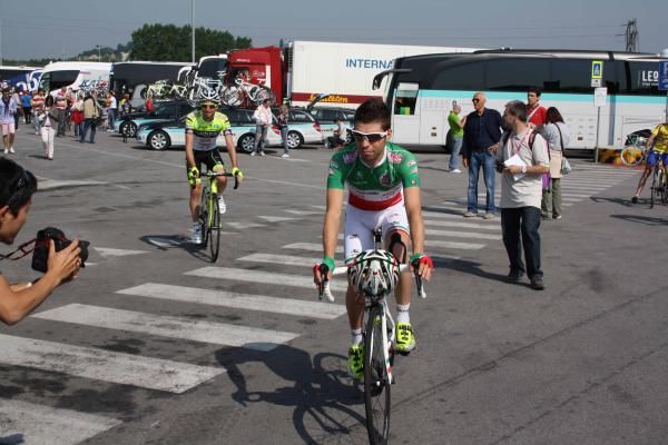 Italian champion Giovanni Visconti (Farnese Vini-Neri Sottoli) rides to the start.