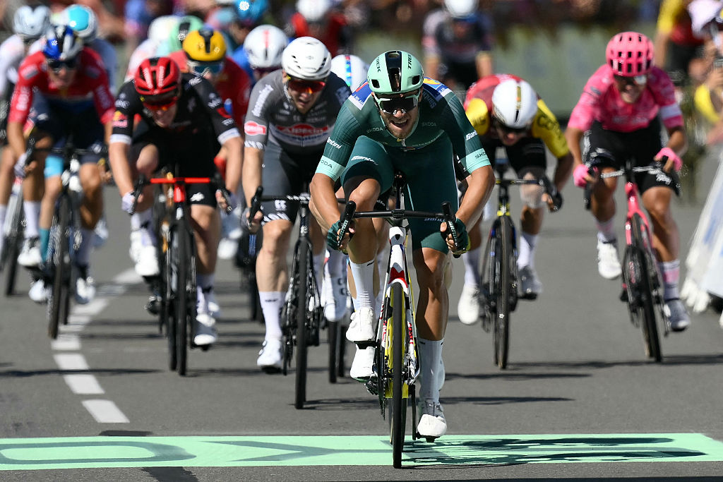 Lidl - Trek team's Italian rider Jonathan Milan wearing the best sprinter's green jersey sprints to the finish line ahead of Team Visma - Lease a bike team's Belgian rider Wout van Aert placing second and Alpecin - Deceuninck team's Australian rider Kaden Groves placing third during the 8th stage of the 112th edition of the Tour de France cycling race, 171.4 km between Saint-Meen-le-Grand and Laval Espace Mayenne, western France, on July 12, 2025. (Photo by Marco BERTORELLO / AFP)