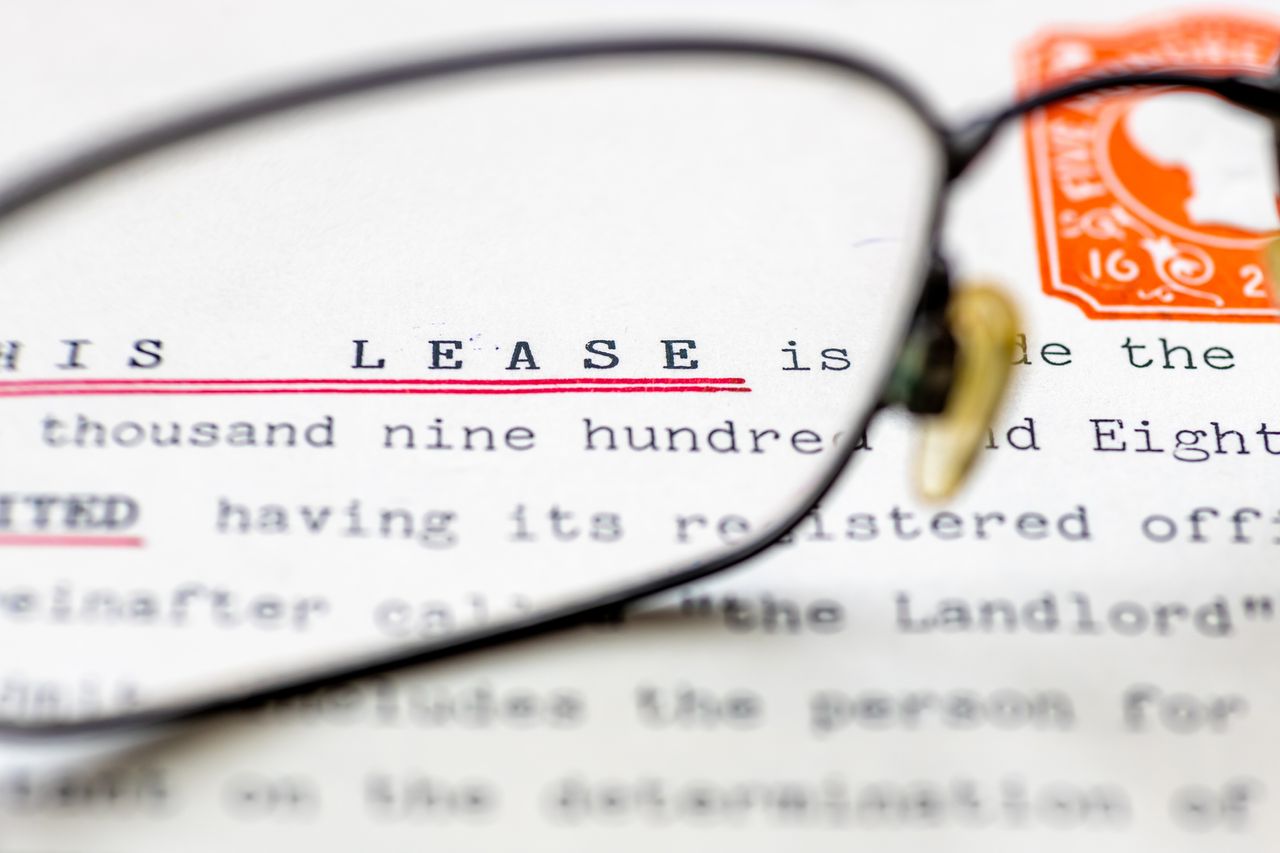 Glasses on lease contract