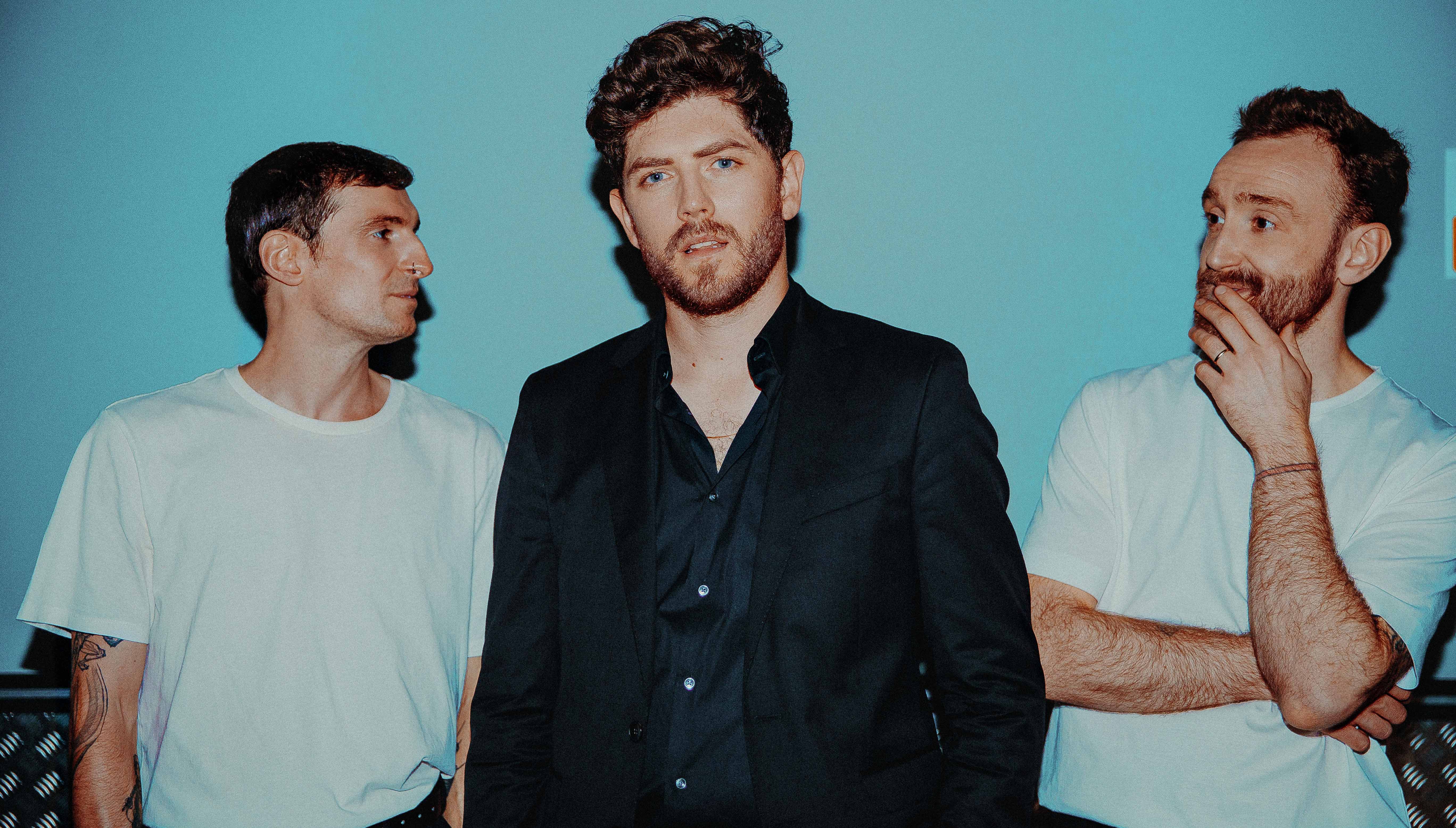 Twin Atlantic 2020: (L-R) Craig Kneale (drums), Sam, Ross McNae (bass, keyboards) 