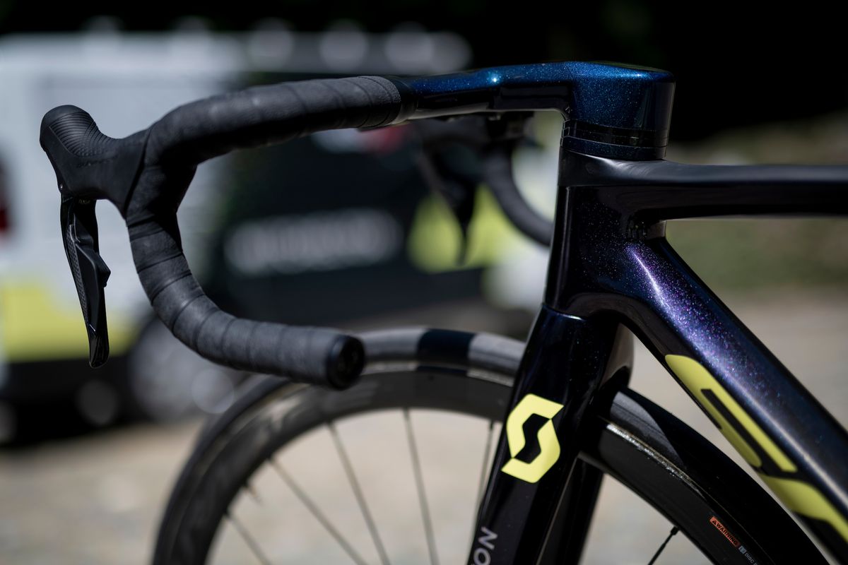 A look at the front end of Yates' bike