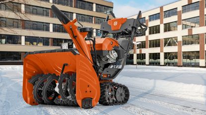 Husqvarna ST 430T snow blower