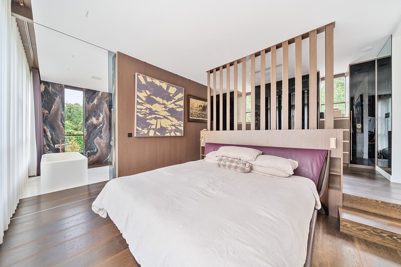 Images of a property on Lakeside Drive, Esher