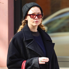 Jennifer Lawrence carries a red bag.