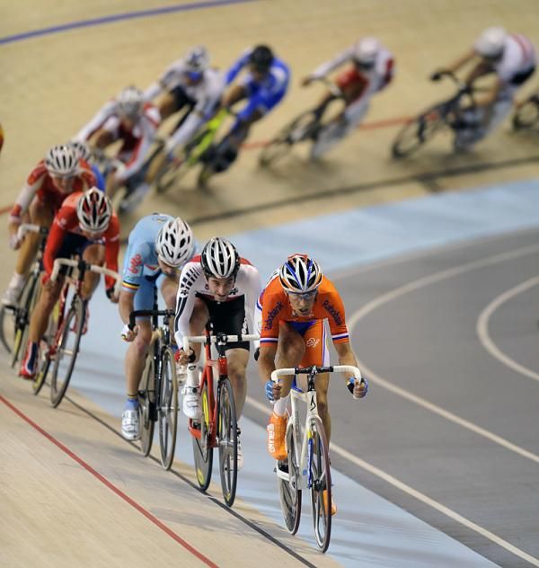 Peter Schep (Netherlands) leads the field in the points race.