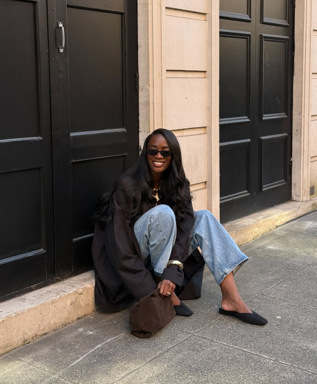 @_livmadeline wears jeans black satin slip ons