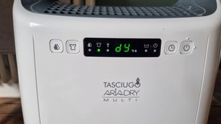 De'Longhi Tasciugo AriaDry Multi 16L dehumidifier close up of screen