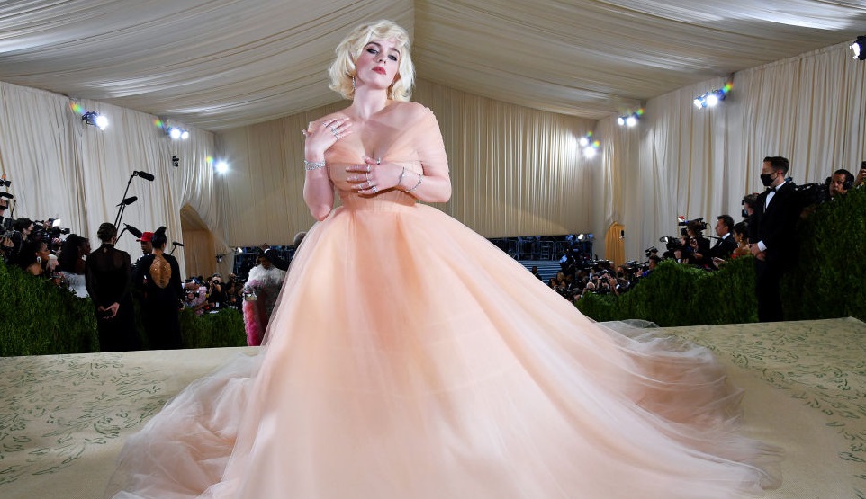 billie eilish met gala oscar de la renta