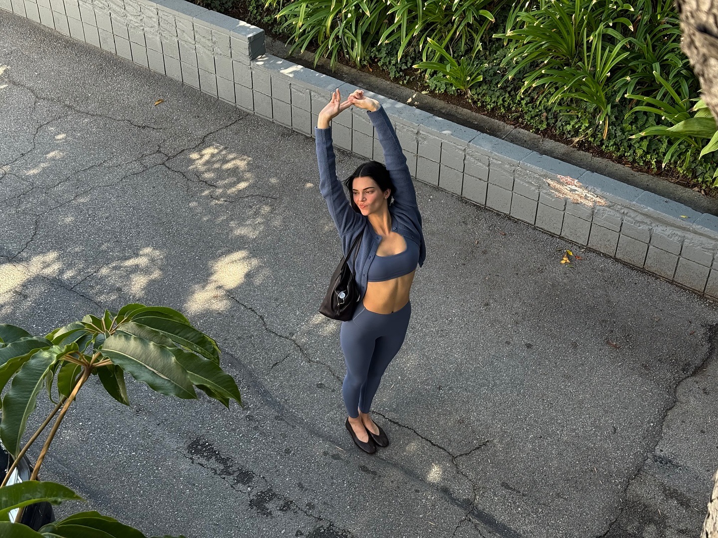 Fashion person Kendall Jenner wears a celebrity legging outfit 2026. She wears full length leggings.