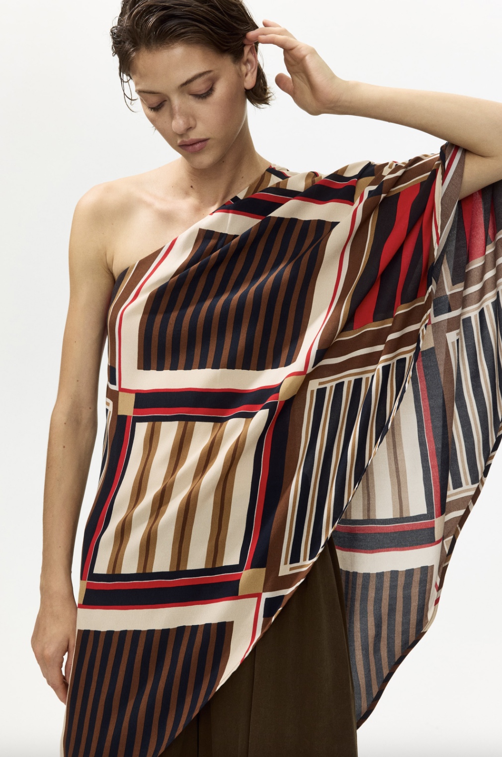H&amp;amp;M, One-Shoulder Satin Cape Top