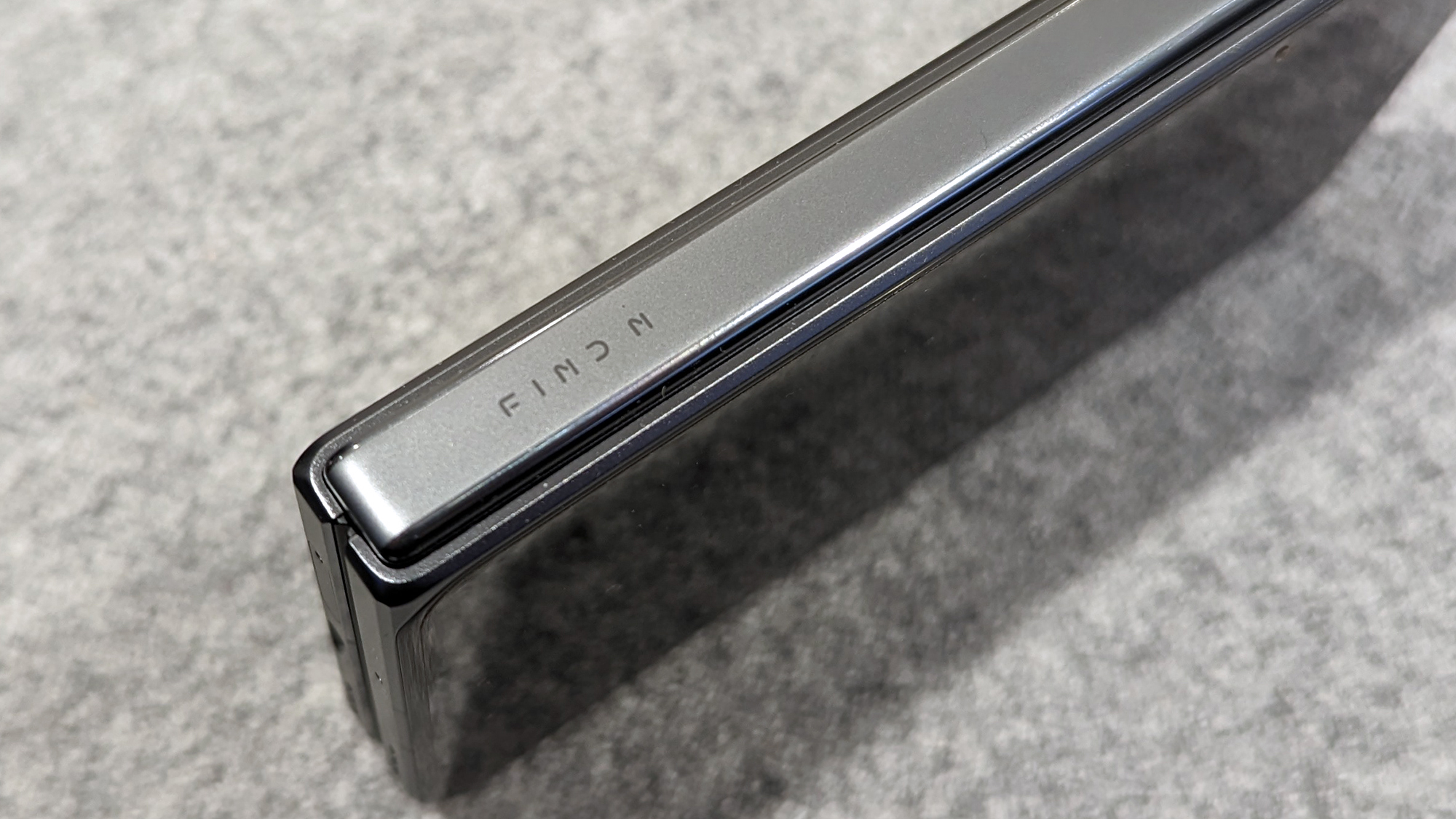 Oppo Find N2 hands-on hinge closed close up