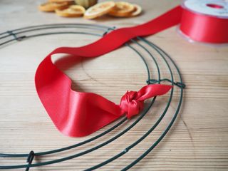 how to make a Christmas ribbon wreaths step 1